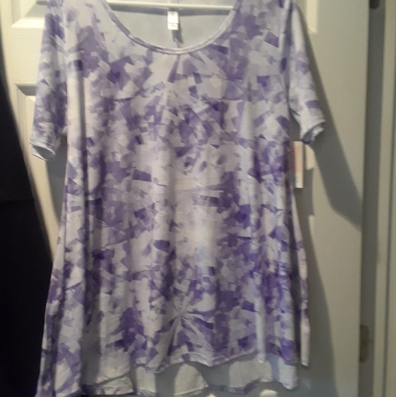 LuLaRoe Tops - LulaRoe Perfect T Small
